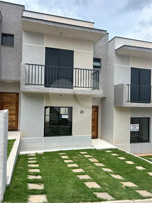 Casa à venda com 3 quartos, sendo 1 suíte, no condomínio Marselha VI, São Roque - SP