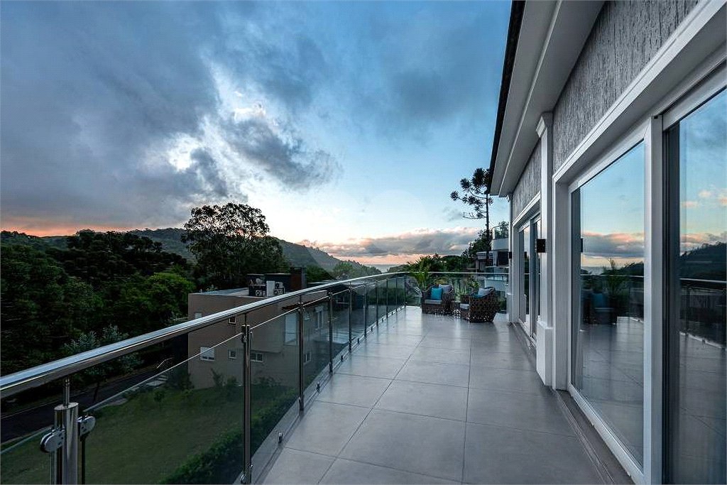 Casa em condomínio de luxo com lindo por do SOL
