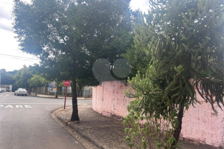 Terreno já cimentado a venda no Jockey Club