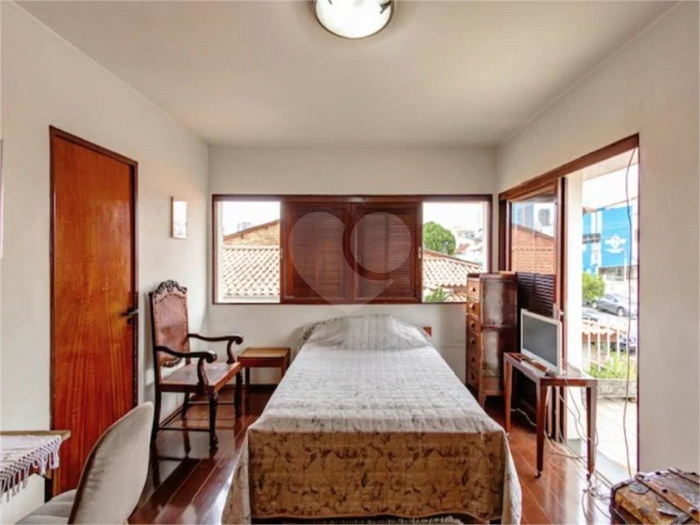 Casa para locação no Jardim da Saúde – São Paulo Imóvel amplo e elegante, com 360 m² de área construída em terreno de 400 m²
