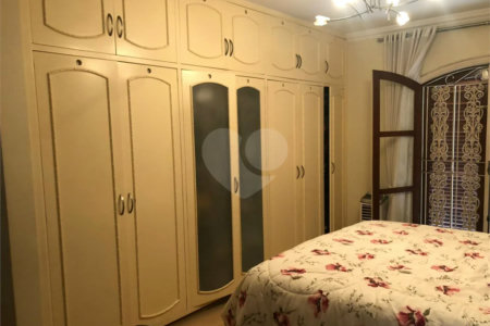 Sobrado com 363m² à venda no Alto da Moóca - 3 suítes e 6 vagas.