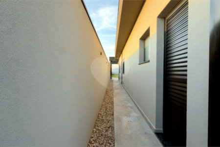 Casa térrea 3 dormitórios (3 suítes), espaço gourmet, piscina, 2 vagas garagem, condomínio fechado com ampla área lazer
