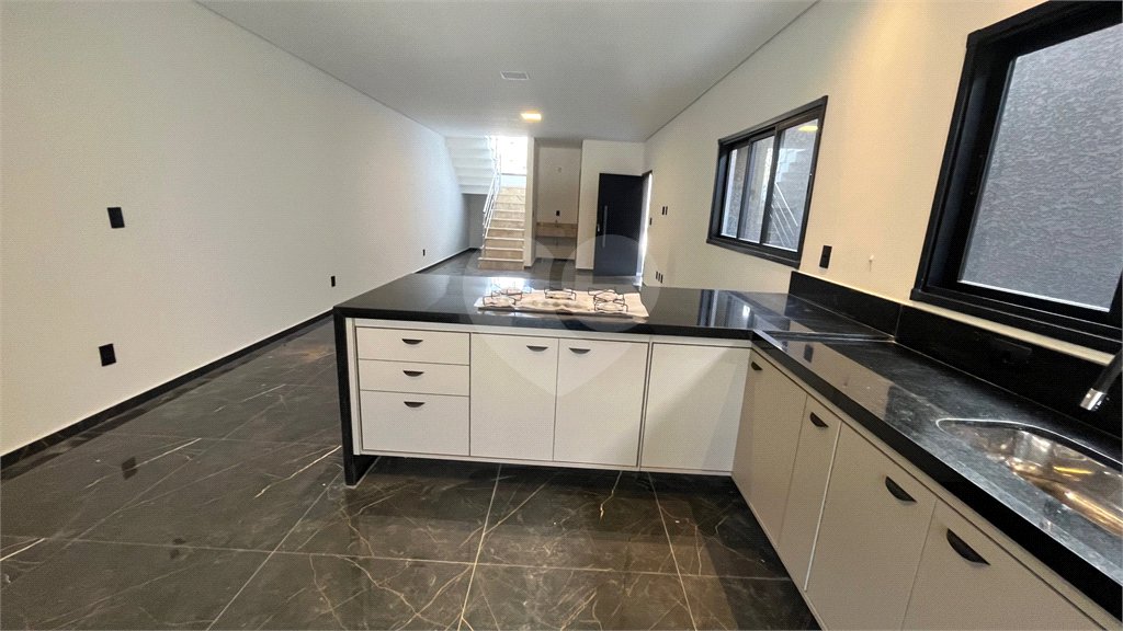 Casa Assobradada com 3 suítes na Vila Thais em Atibaia