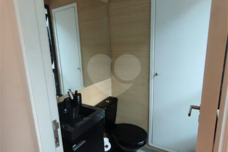 Sala comercial na Oscar Freire à venda Sala coml à venda na Oscar Freire OPORTUNIDADE Sala coml esquina. Rebouças