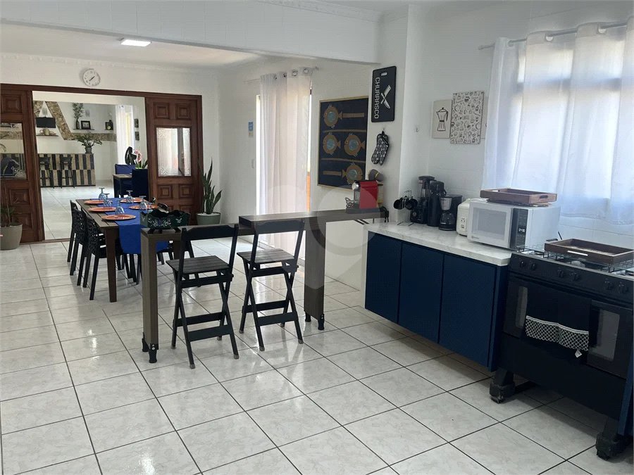 Cobertura de 300 m² com vista panorâmica para o mar