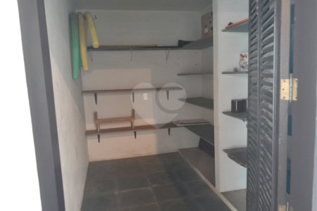 Linda casa para venda / Locação em bairro nobre