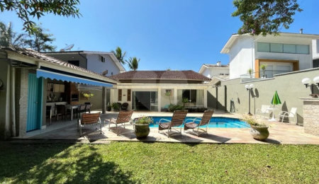Casa à venda com 4 quartos, sendo 3 suítes,  em Riviera de São Lourenço, Bertioga, SP