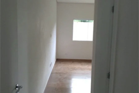 Casa de alto padrão na Granja Viana - Fazendinha Descrição do Imóvel 4 Suítes e 6 vagas de garagem