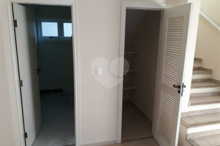 Sobrado à venda com 3 quartos, sendo 1 suíte,  em Condomínio Residencial Terras do Caribe, Valinhos, SP