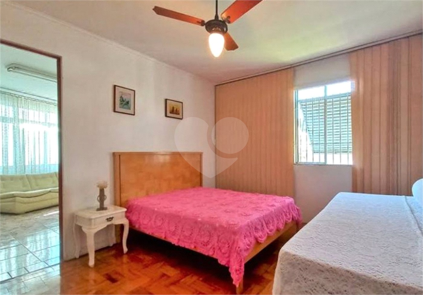 Sobrado à venda 241m² na Vila Mariana 04 dormitórios, 01 suíte e 03 vagas.