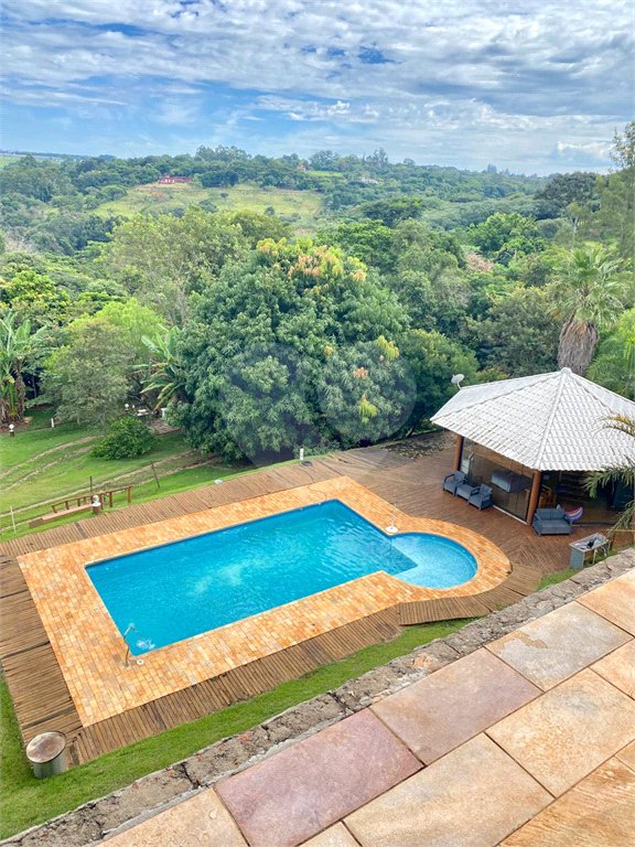 Chácara à venda no Condomínio Itaipu com chalé e vista privilegiada!