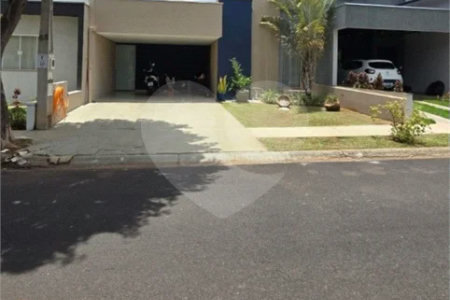 Casa em condomínio Alvorada em Araraquara com 3 dormitórios e piscina