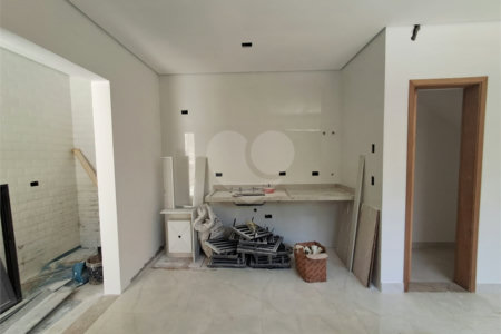 Sobrado Novo com 2 suítes e 2 vagas - Penha