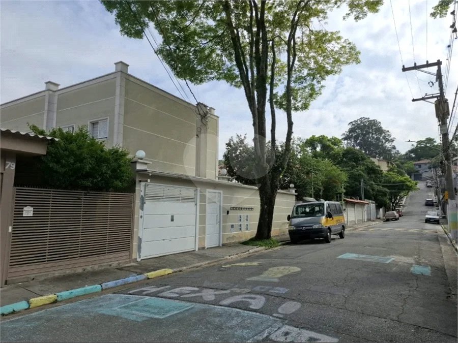 Casa à venda com 3 quartos, sendo 1 suíte, no condomínio Vila Arnoni, São Paulo - SP