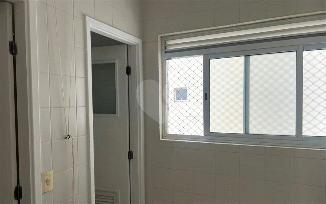 Excelente apartamento de 3 dormitórios, sendo uma Suíte e 2 vagas de garagem.