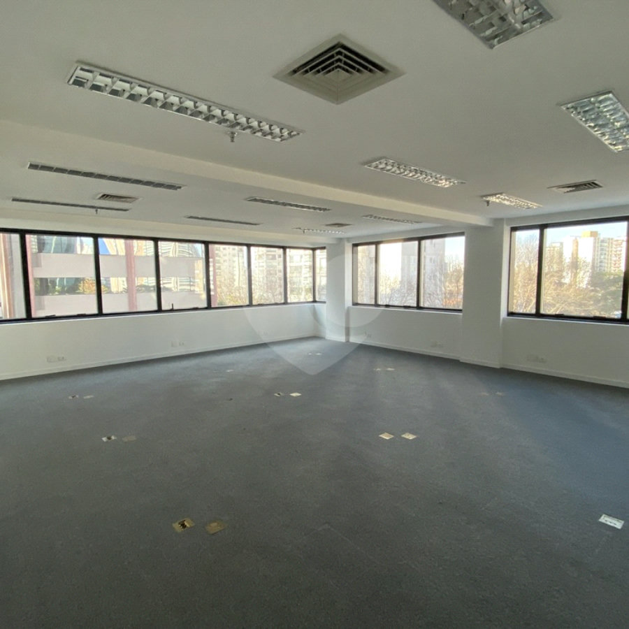 Conjunto comercial com 146m², 3 vagas, à venda no Brooklin