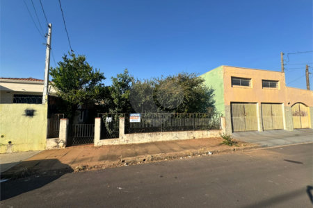 Terreno á venda na Vila Prado com 250m2, em São Carlos.