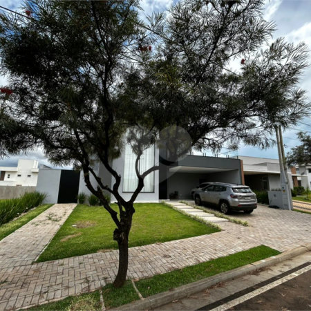 Casa de alto padrão para venda no condomínio Damha III.