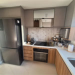 Apartamento totalmente mobiliado com 2 dormitórios, 1 vaga