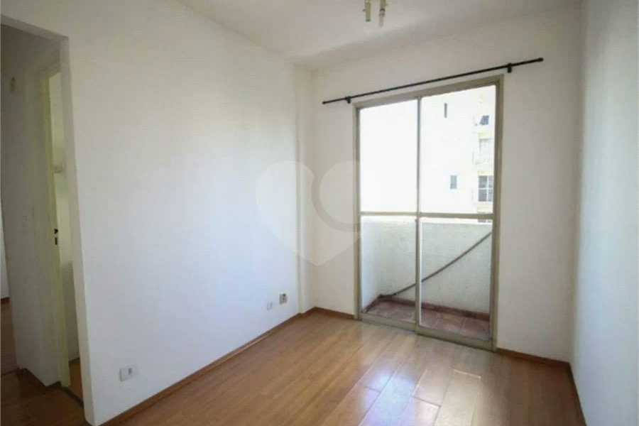 Apartamento em Santana com Sacada e Vaga de Garagem, a 650 m do Metrô