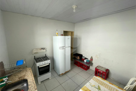 Casa térrea e salão comercial a venda no Jardim Bandeirantes.