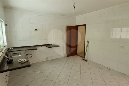 Sobrado a venda no Ipiranga de 220m² com 4 suítes e 2 vagas.Estuda permuta.