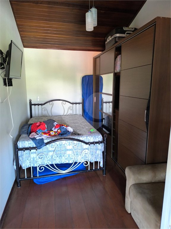 Casa à Venda no Santa Marta com 3 Suítes e Piscina