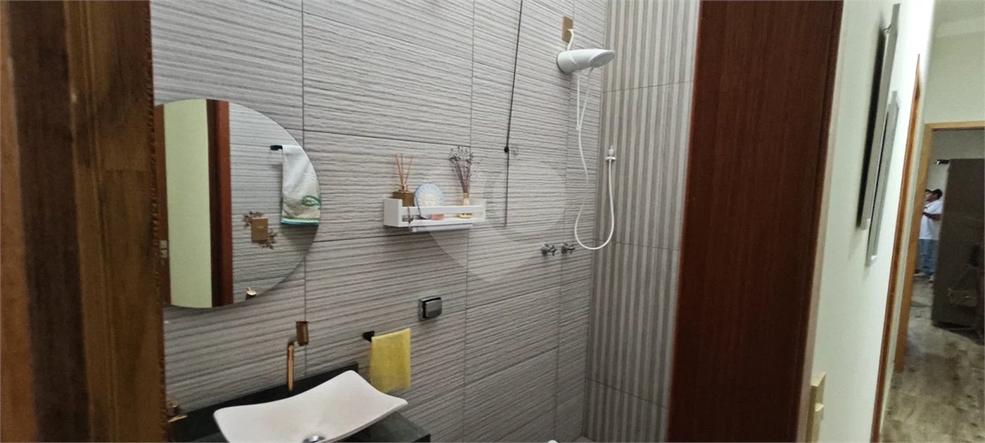 Casa Nova (Apenas 2 Anos) com Suíte: Conforto, Segurança e Localização Privilegiada!