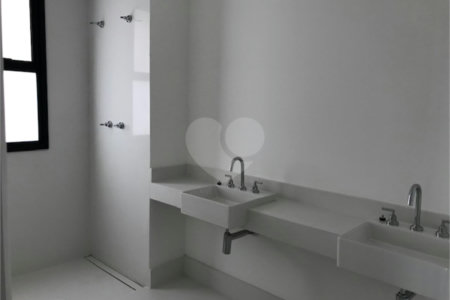 Apartamento com 3 suítes à venda no Jardim América - SP