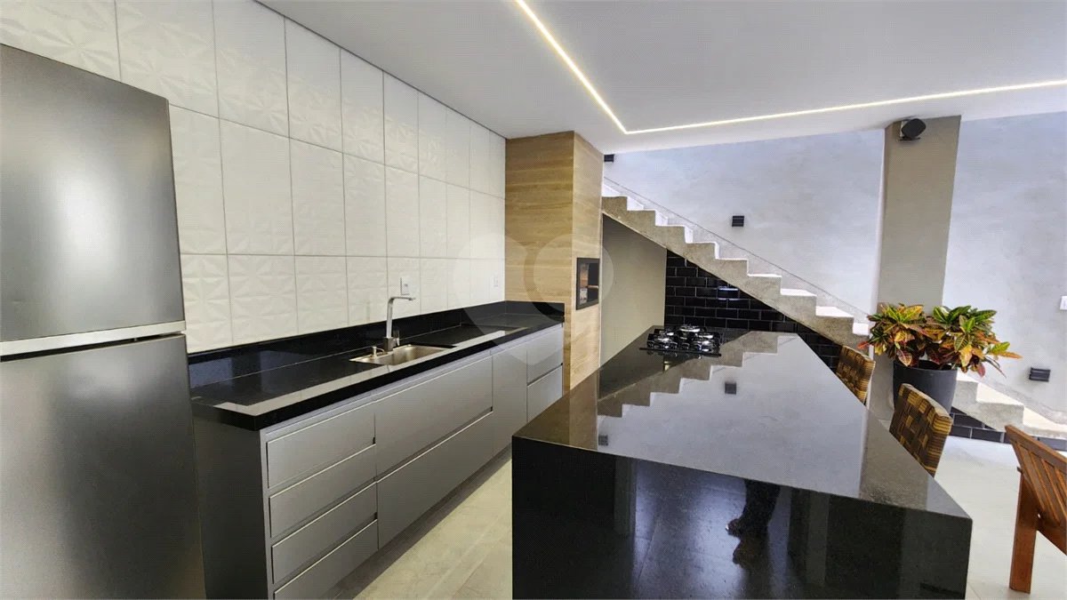 Casa à venda com 3 suítes no condomínio Via Castelli, Louveira - SP