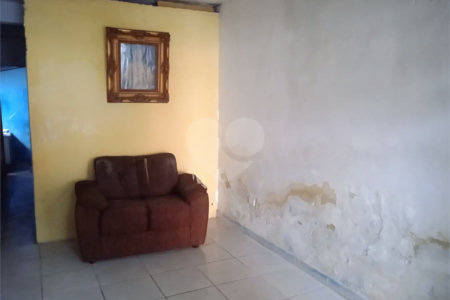 Casa com 180m², 3 quartos, 2 garagens, à venda em Guaianazes