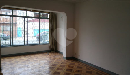 Sobrado à venda com 3 quartos, sendo 1 suíte, em Vila Bertioga, São Paulo, SP