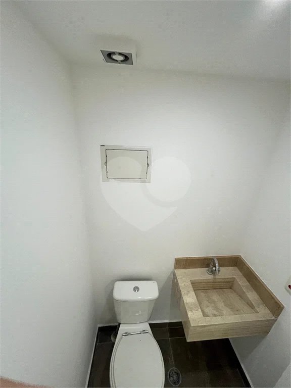 Conjunto comercial com 60m² , 1 banheiro , 2 vagas de garagem , à venda na Vila Leopoldina.