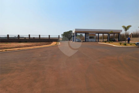 Terreno para venda, dispondo de 251,00 m² .