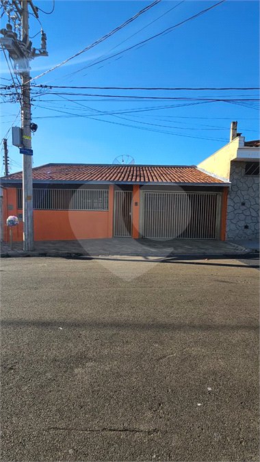 Excelente Casa Residencial no São Carlos 5 com 3 Quartos (1 Suíte) e Garagem Coberta para 2 Carros