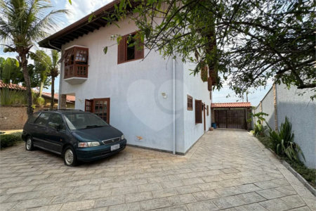 Casa a Venda no Condomínio Vista Alegre - Sede em Vinhedo/SP