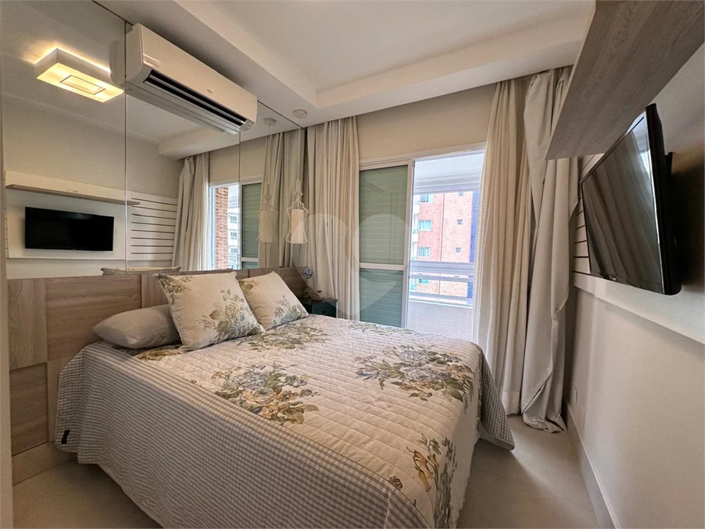 Apartamento à venda com 3 quartos, sendo 2 suítes,  em Riviera de São Lourenço, Bertioga, SP
