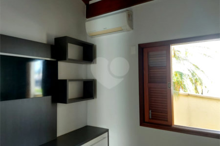 Casa charmosa e elegante localizada no deslumbrante Condomínio Villagio Capriccio Louveira SP