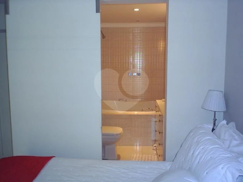 Apartamento á venda na Vila Olímpia de 156m² com 3 dormitórios, 1 suíte e 2 vagas.