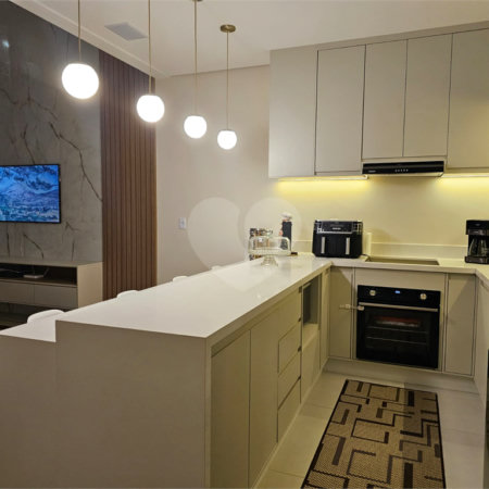 Casa à Venda no Arcoville - Completa e Confortável