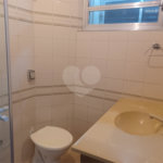 Apartamento super bem localizado, com 01 dormitório e armário embutido