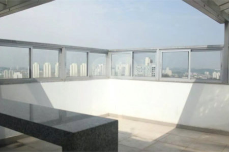 Cobertura com 130m², 3 quartos, sendo 2 suítes, 2 garagens, à venda no Jardim Marajoara
