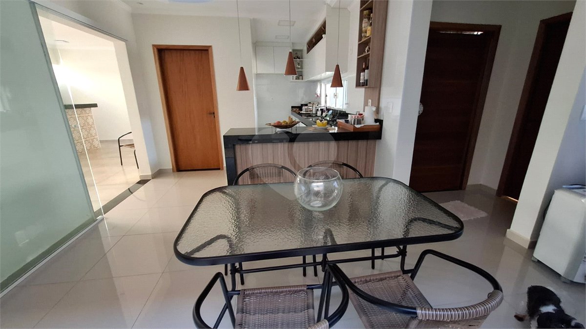 Casa Térrea de Alto Padrão à Venda – Próxima ao Shopping