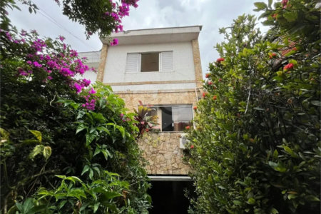 SOBRADO COM 350 M2 ( ABAIXO DO PREÇO DE MERCADO) 3 DORMITÓRIOS 3 SUÍTES SAÚDE