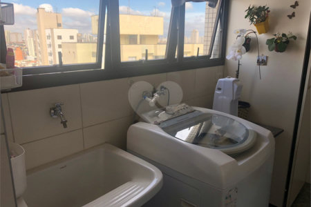 Apartamento na Região do Anália Franco Próximo ao Shopping com 3 Dormitórios sendo 1 Suíte e 2 Vagas de Garagem