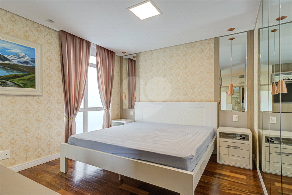 Casa à venda com 4 quartos, sendo 2 suítes, no condomínio Residencial Terras Altas, São Paulo - SP