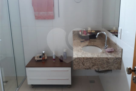 Sobrado à venda com 3 quartos em Jardim Bicão, São Carlos, SP