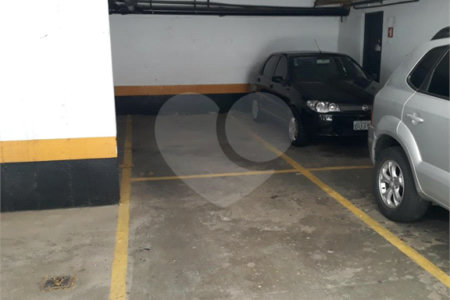 Apartamento de 83m2 no Campo Belo com 3 dorms, 2 banheiros, 1 vaga. Estuda permuta.