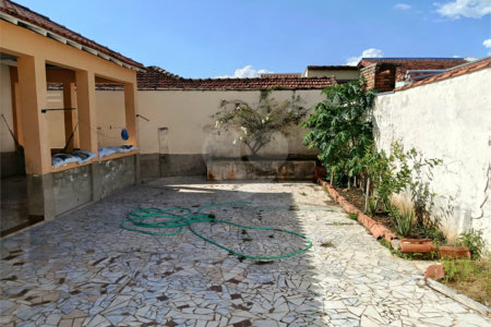 Casa térrea e espaçosa no centro da cidade por apenas R$370.000,00!!! Vamos agendar uma visita?