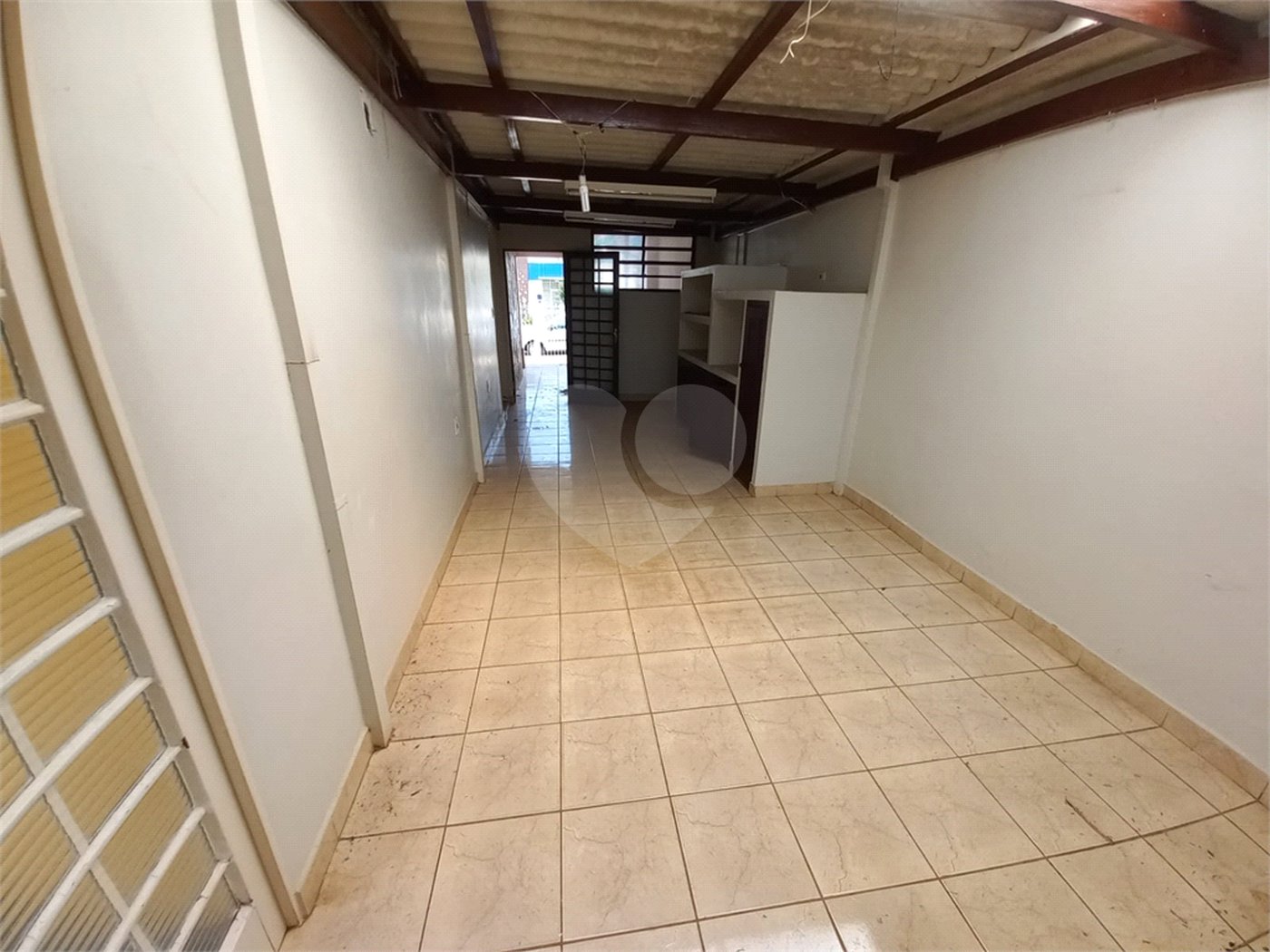 Casa Térrea com 3 dormitórios, sendo 1 suíte.